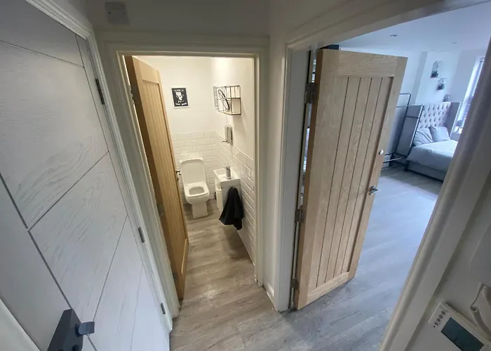 Rentals Leicester 62-1 Free St Parking