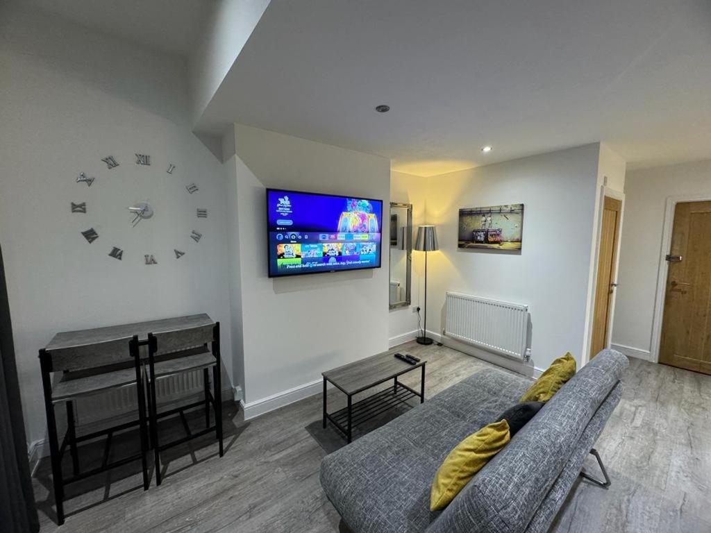 62-1 Free St Parking Apartment *